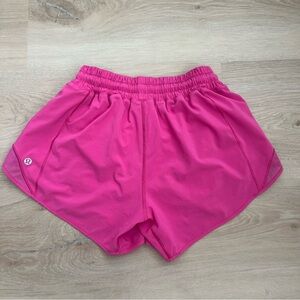 Lululemon Hotty Hot Low Rise Lined Shorts 4” Sonic Pink Size 4